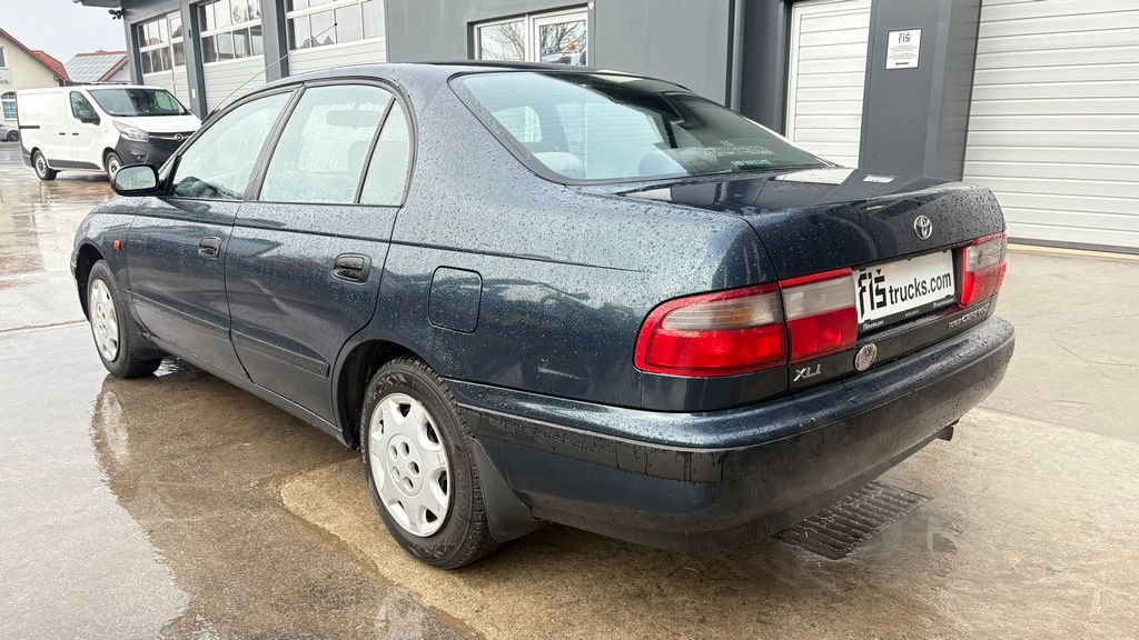 Toyota Carina 1.6 - Petrol - 5 Doors - Voiture: photos 4 Toyota Carina 1.6 - Petrol - 5 Doors - Voiture: photos 4