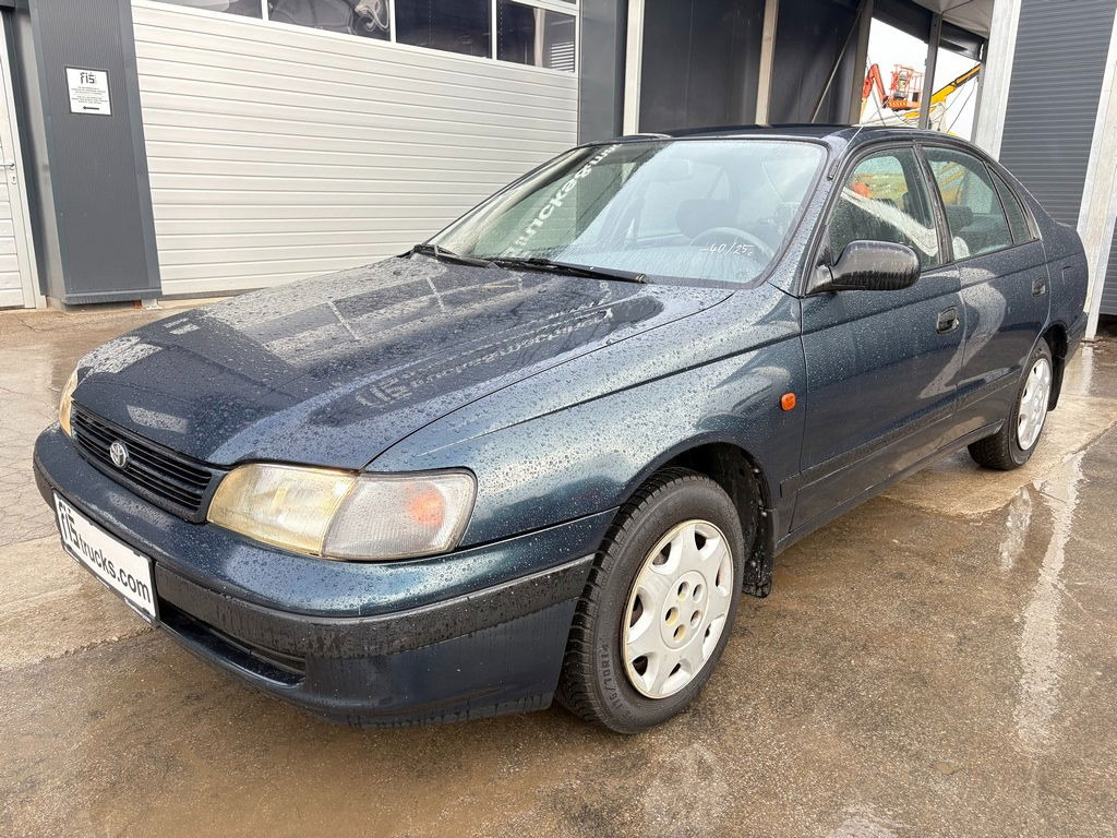 Toyota Carina 1.6 - Petrol - 5 Doors - Voiture: photos 1 Toyota Carina 1.6 - Petrol - 5 Doors - Voiture: photos 1