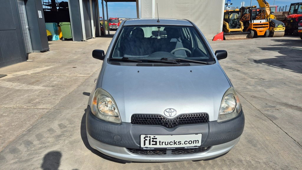 Toyota Yaris 1.0 - Petrol - 5 Doors - AC - Voiture à hayon: photos 3 Toyota Yaris 1.0 - Petrol - 5 Doors - AC - Voiture à hayon: photos 3