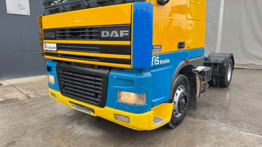 DAF XF 95.430 4x2 tractor unit - euro 3 - Tracteur routier: photos 2 DAF XF 95.430 4x2 tractor unit - euro 3 - Tracteur routier: photos 2
