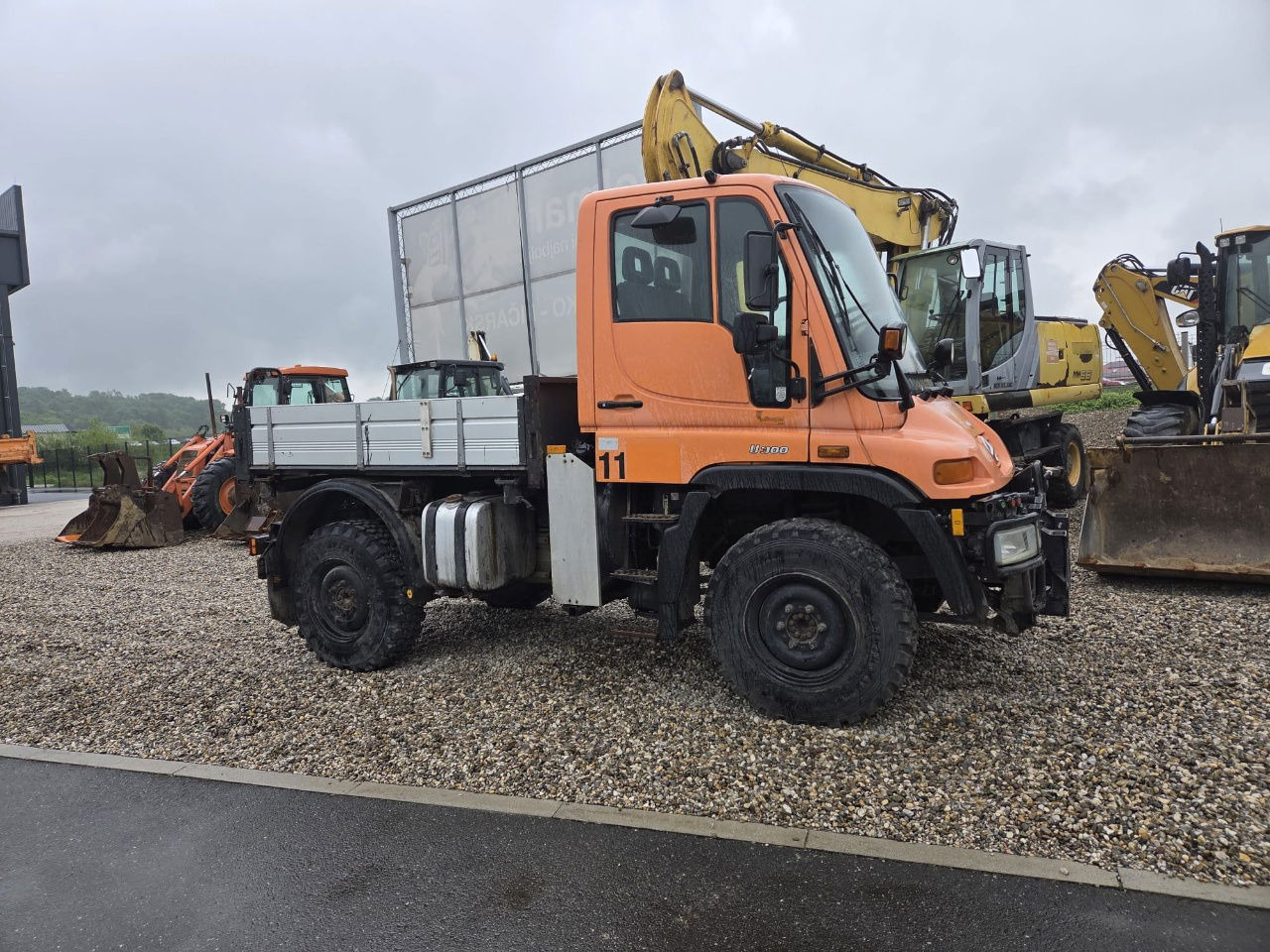 Unimog U300 4x4 - tipper - Camion benne: photos 2 Unimog U300 4x4 - tipper - Camion benne: photos 2