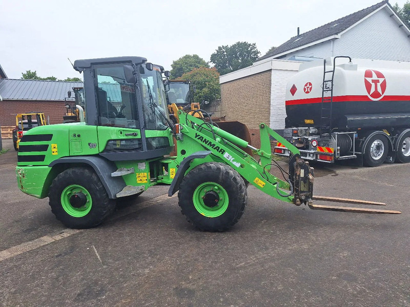 Yanmar V80 - Chargeuse compacte sur chenilles: photos 5 Yanmar V80 - Chargeuse compacte sur chenilles: photos 5