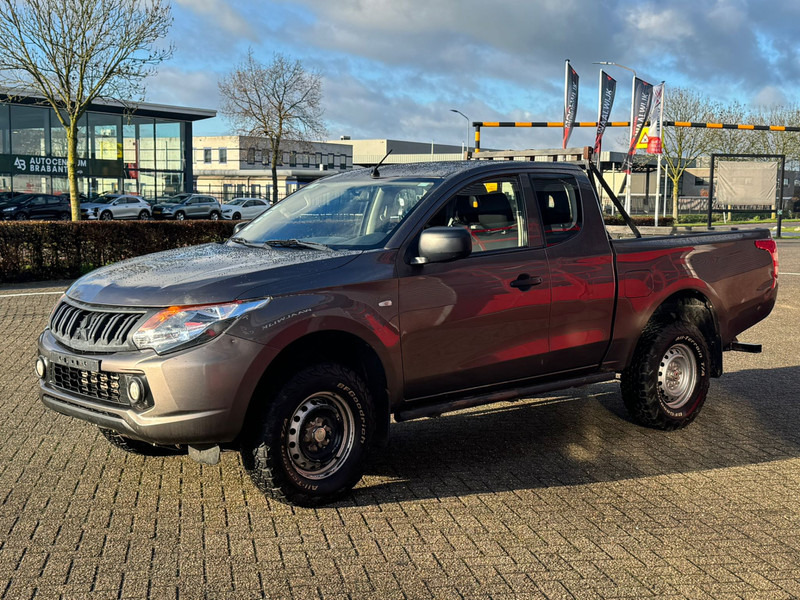 Mitsubishi L200 4*4 airco - Pick-up: photos 2 Mitsubishi L200 4*4 airco - Pick-up: photos 2