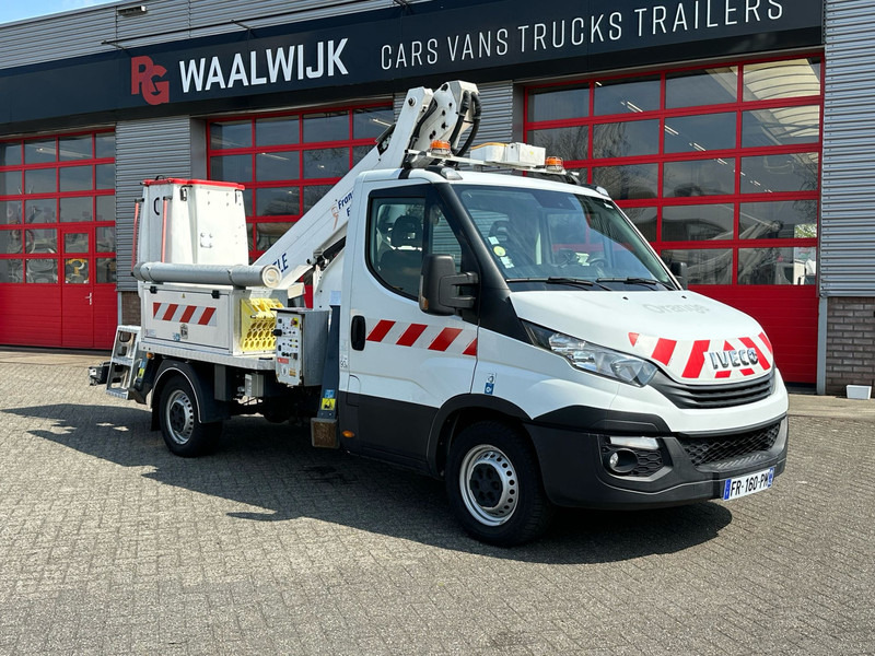 Iveco Daily 35S14 APK 10-07-2026 14 meter, 4x stamped, 413 working hours - Véhicule utilitaire: photos 3 Iveco Daily 35S14 APK 10-07-2026 14 meter, 4x stamped, 413 working hours - Véhicule utilitaire: photos 3