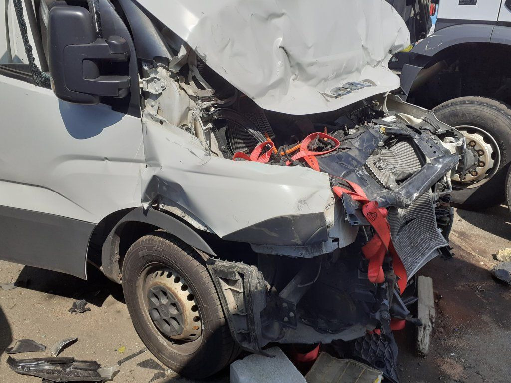 Iveco Daily 35S16 maxi Damaged - Fourgon utilitaire: photos 3 Iveco Daily 35S16 maxi Damaged - Fourgon utilitaire: photos 3