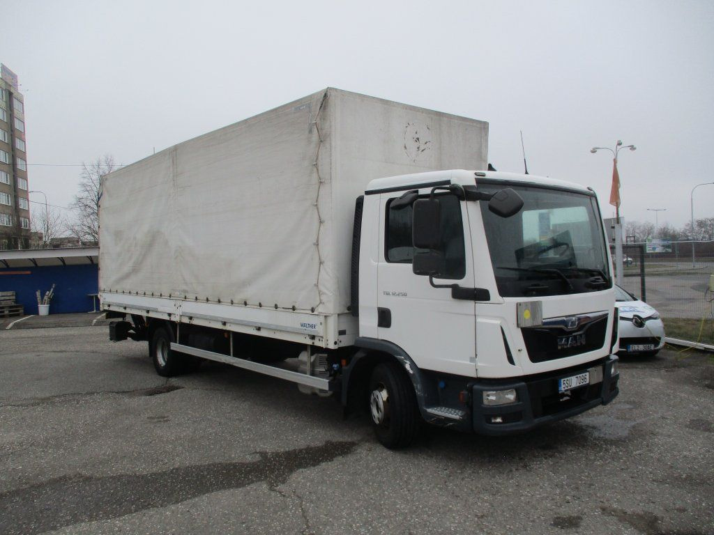 MAN TGL 12.250 - Camion à rideaux coulissants: photos 1 MAN TGL 12.250 - Camion à rideaux coulissants: photos 1