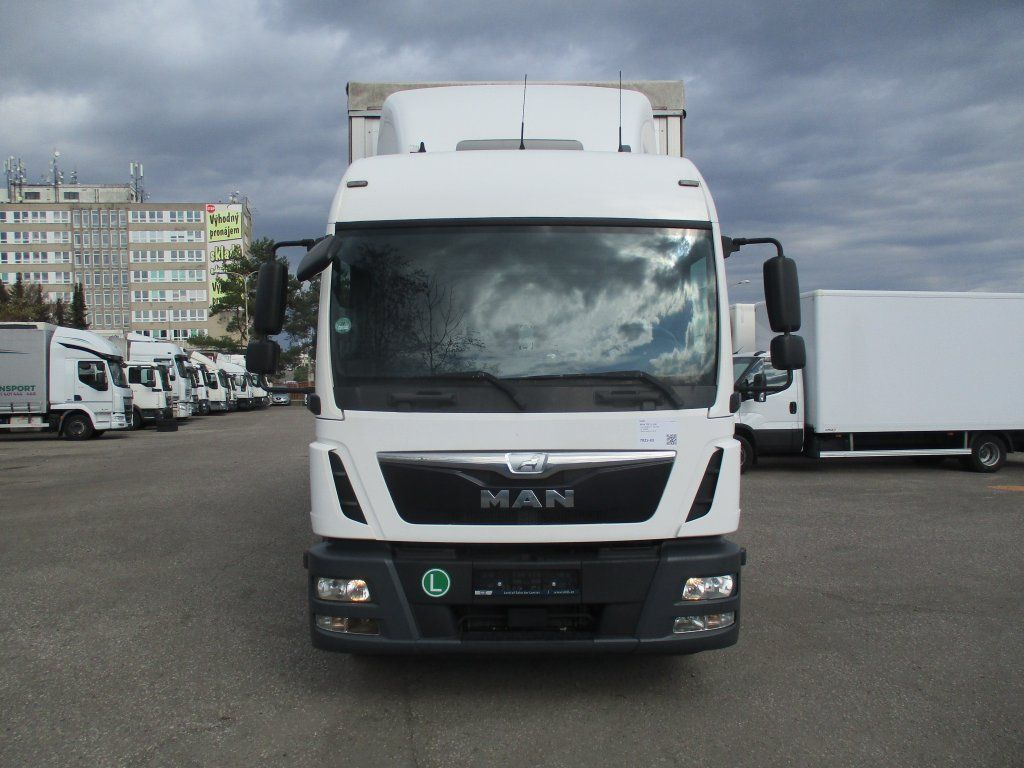MAN TGL12.250 - Camion à rideaux coulissants: photos 2 MAN TGL12.250 - Camion à rideaux coulissants: photos 2