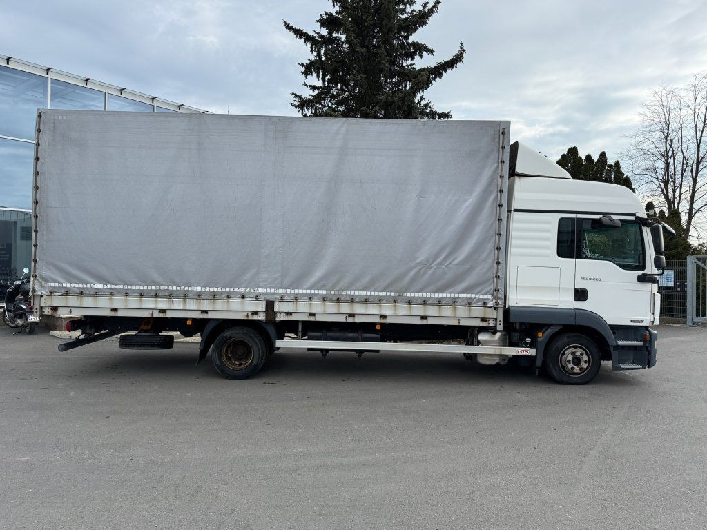 MAN TGL8.220 EURO 6 - Véhicule utilitaire plateau baché: photos 3 MAN TGL8.220 EURO 6 - Véhicule utilitaire plateau baché: photos 3
