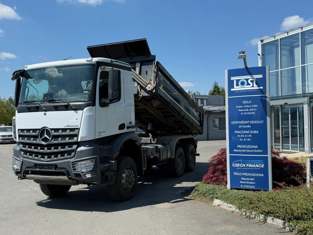 Mercedes-Benz 3343 Arocs 6x6 S3 EURO 6 - Camion benne: photos 1 Mercedes-Benz 3343 Arocs 6x6 S3 EURO 6 - Camion benne: photos 1