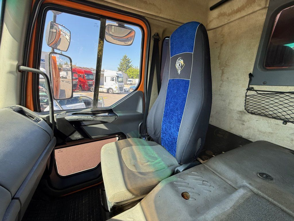 Camion benne Renault Kerax 420 S3 8x4 EURO 3: photos 13