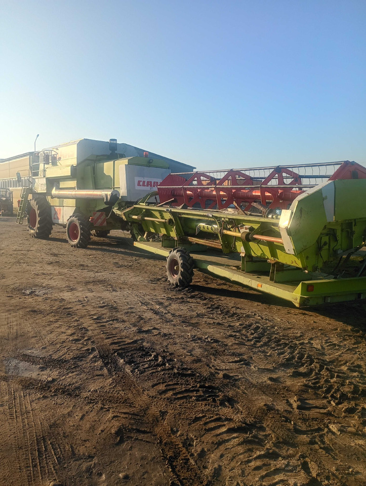 Claas dominator 218 - Matériel de récolte: photos 3 Claas dominator 218 - Matériel de récolte: photos 3