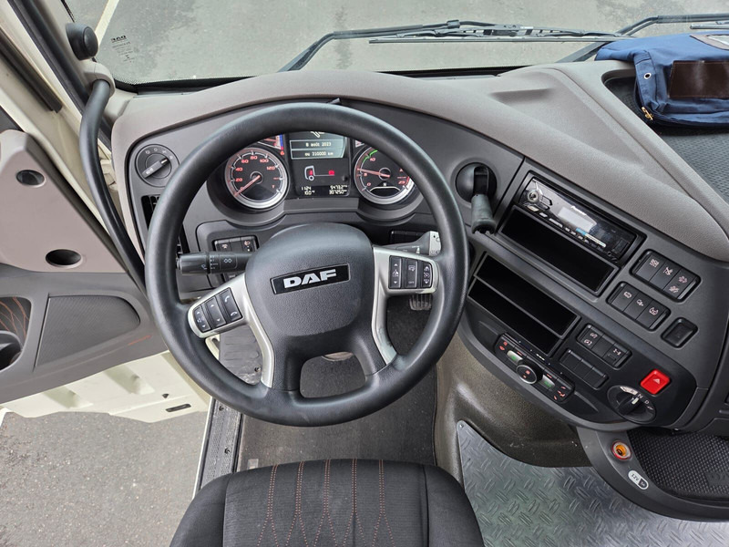 DAF XF 450 - auto-école - Camion à rideaux coulissants: photos 5 DAF XF 450 - auto-école - Camion à rideaux coulissants: photos 5