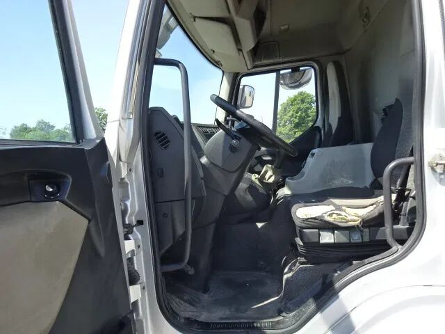 Renault Midlum 270 dxi - manual gearbox / steel suspension lames - Camion fourgon: photos 3 Renault Midlum 270 dxi - manual gearbox / steel suspension lames - Camion fourgon: photos 3