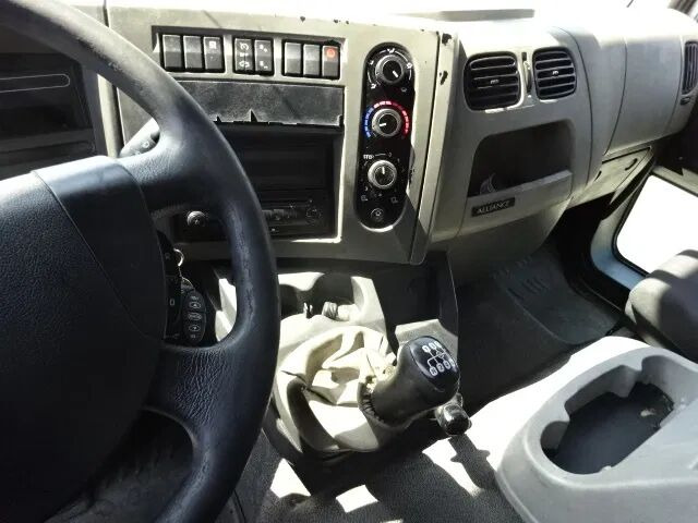 Renault Midlum 270 dxi - manual gearbox / steel suspension lames - Camion fourgon: photos 4 Renault Midlum 270 dxi - manual gearbox / steel suspension lames - Camion fourgon: photos 4