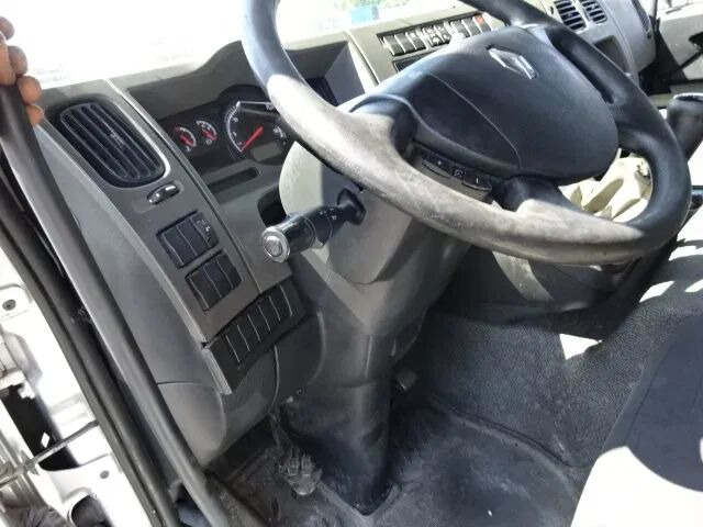 Renault Midlum 270 dxi - manual gearbox / steel suspension lames - Camion fourgon: photos 4 Renault Midlum 270 dxi - manual gearbox / steel suspension lames - Camion fourgon: photos 4
