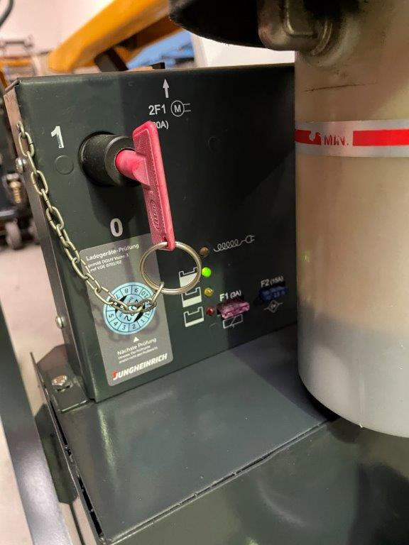 5 (five) scissor pallet truck with electric drive and quick lift pump Jungheinrich model TMX-E 10 - Transpalette: photos 4 5 (five) scissor pallet truck with electric drive and quick lift pump Jungheinrich model TMX-E 10 - Transpalette: photos 4