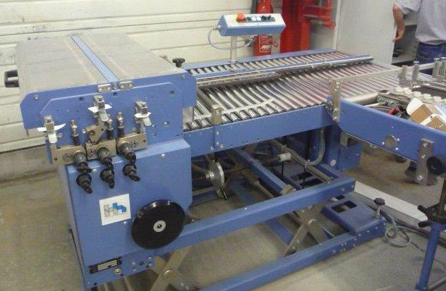Flat pile feeder MBO F 76 Solo with independent drive for max. format of 72 x 102 cm and Cutting unit Herzog and Heymann H&H N 381 with Technifold Creasing tools - Machine d'impression: photos 1 Flat pile feeder MBO F 76 Solo with independent drive for max. format of 72 x 102 cm and Cutting unit Herzog and Heymann H&H N 381 with Technifold Creasing tools - Machine d'impression: photos 1