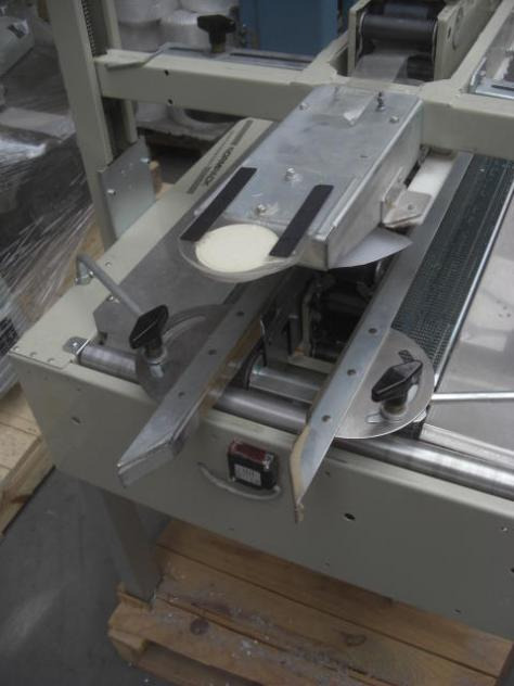 Normpack Tapemat NCG 320 automatic folding carton sealing machine - Machine d'emballage et de conditionnement: photos 2 Normpack Tapemat NCG 320 automatic folding carton sealing machine - Machine d'emballage et de conditionnement: photos 2