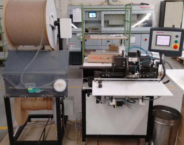 Renz Autobind 500 calendar binding machine - Machine d'emballage et de conditionnement: photos 1 Renz Autobind 500 calendar binding machine - Machine d'emballage et de conditionnement: photos 1