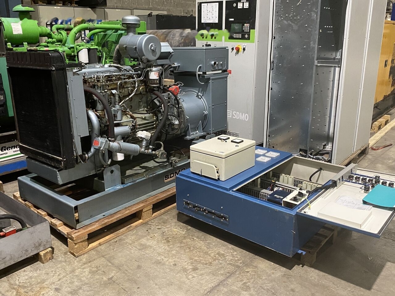 SDMO 70 kVa Perkins diesel - Groupe électrogène: photos 2 SDMO 70 kVa Perkins diesel - Groupe électrogène: photos 2