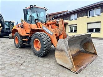 Doosan DL250 - Chargeuse sur pneus: photos 1 Doosan DL250 - Chargeuse sur pneus: photos 1