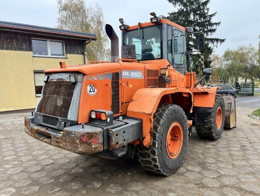 Doosan DL250 - Chargeuse sur pneus: photos 5 Doosan DL250 - Chargeuse sur pneus: photos 5
