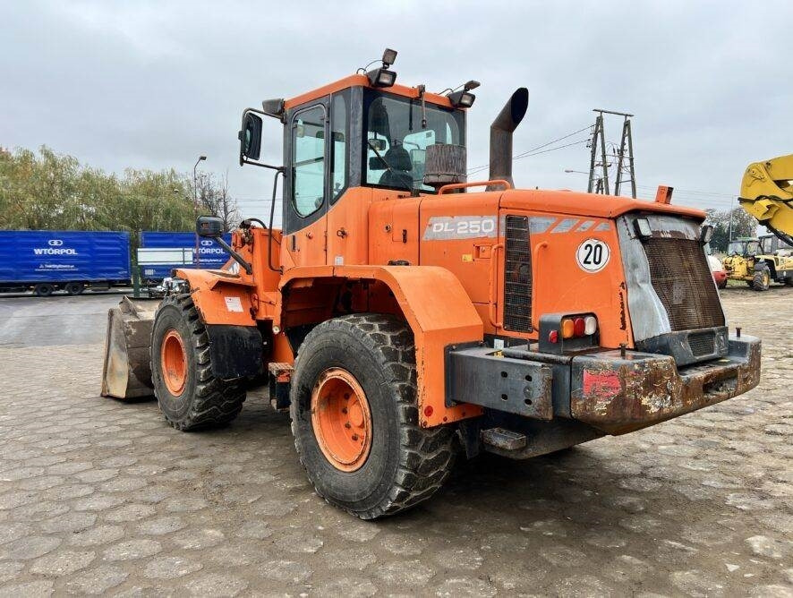 Doosan DL250 - Chargeuse sur pneus: photos 4 Doosan DL250 - Chargeuse sur pneus: photos 4