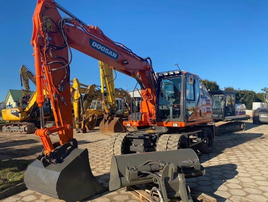 Doosan DX160W-3 - Pelle sur pneus: photos 4 Doosan DX160W-3 - Pelle sur pneus: photos 4