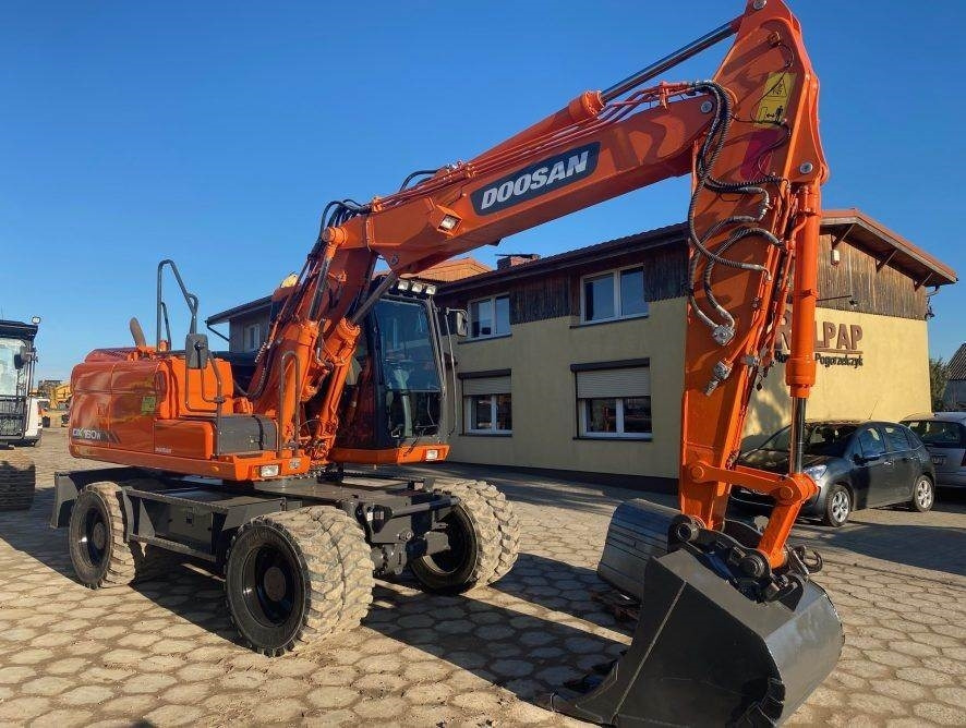 Doosan DX160W-3 - Pelle sur pneus: photos 2 Doosan DX160W-3 - Pelle sur pneus: photos 2
