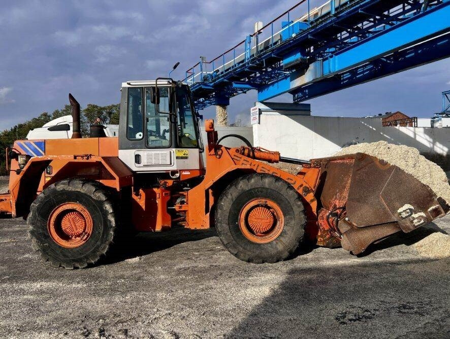Fiat-Hitachi FR160 High Tip 5m3 - Chargeuse sur pneus: photos 4 Fiat-Hitachi FR160 High Tip 5m3 - Chargeuse sur pneus: photos 4