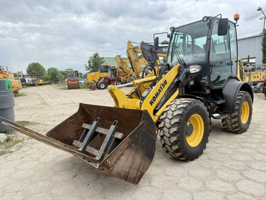Komatsu WA80M-7 - Chargeuse sur pneus: photos 3 Komatsu WA80M-7 - Chargeuse sur pneus: photos 3