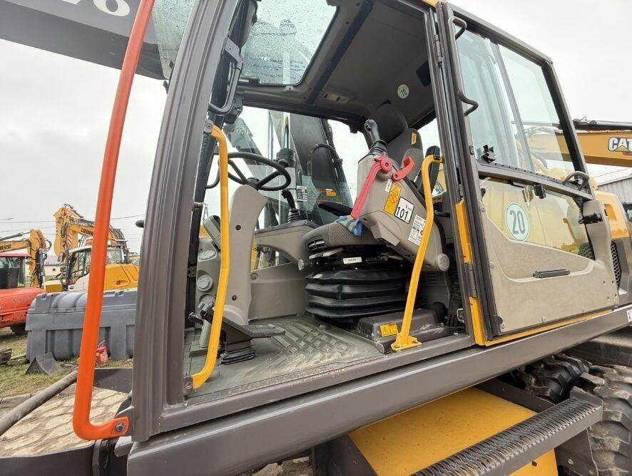 Volvo EW140D - Pelle sur pneus: photos 5 Volvo EW140D - Pelle sur pneus: photos 5