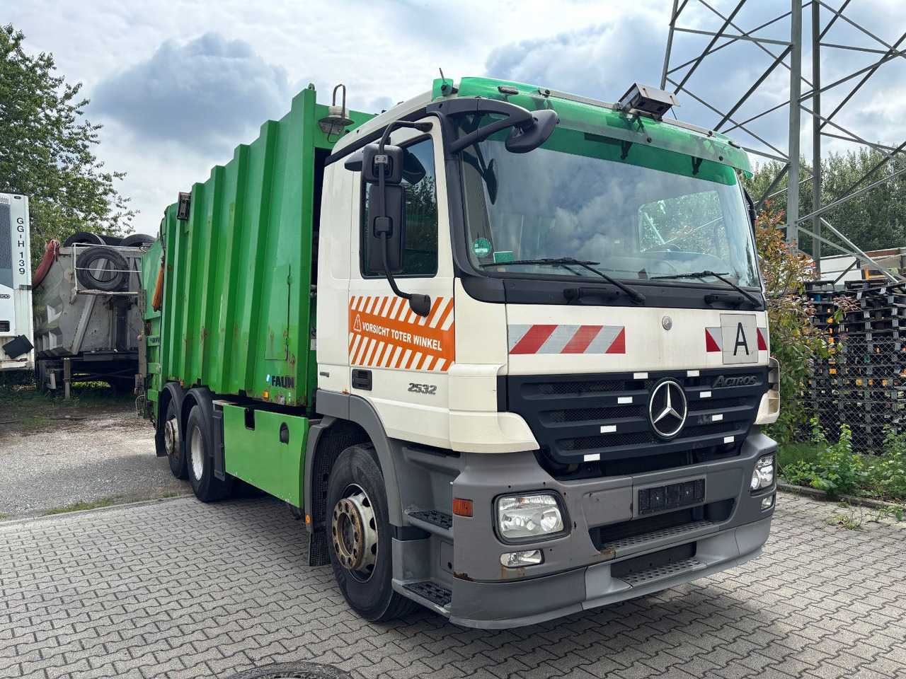 Mercedes-Benz 2532L EU5/Zöller Schüttung/VarioPress/Blatt-Luft - Benne à ordures ménagères: photos 1 Mercedes-Benz 2532L EU5/Zöller Schüttung/VarioPress/Blatt-Luft - Benne à ordures ménagères: photos 1
