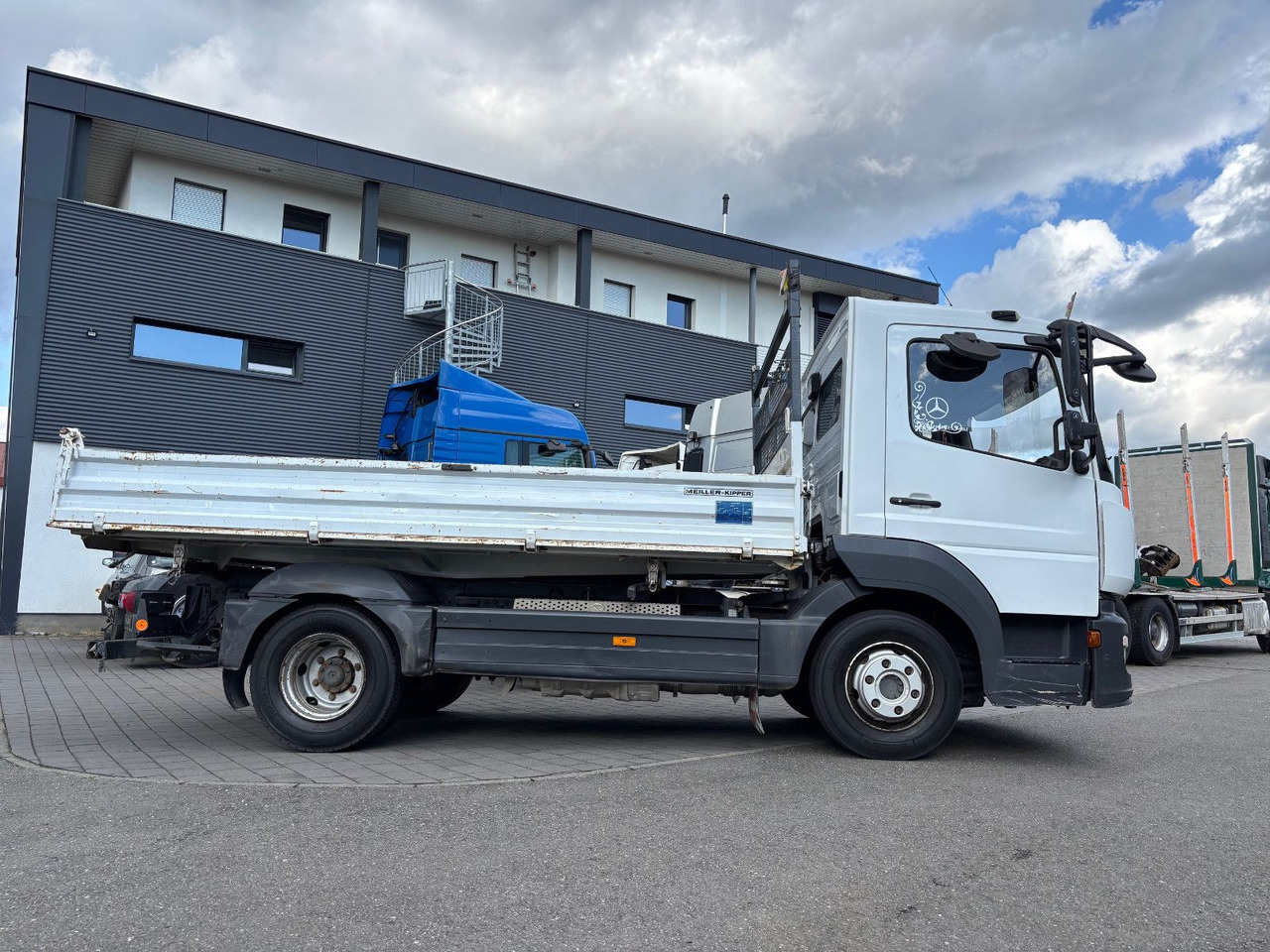 Mercedes-Benz 821 Meiller Kipper/Klima/Tempomat/Spur/Blatt - Camion benne: photos 3 Mercedes-Benz 821 Meiller Kipper/Klima/Tempomat/Spur/Blatt - Camion benne: photos 3