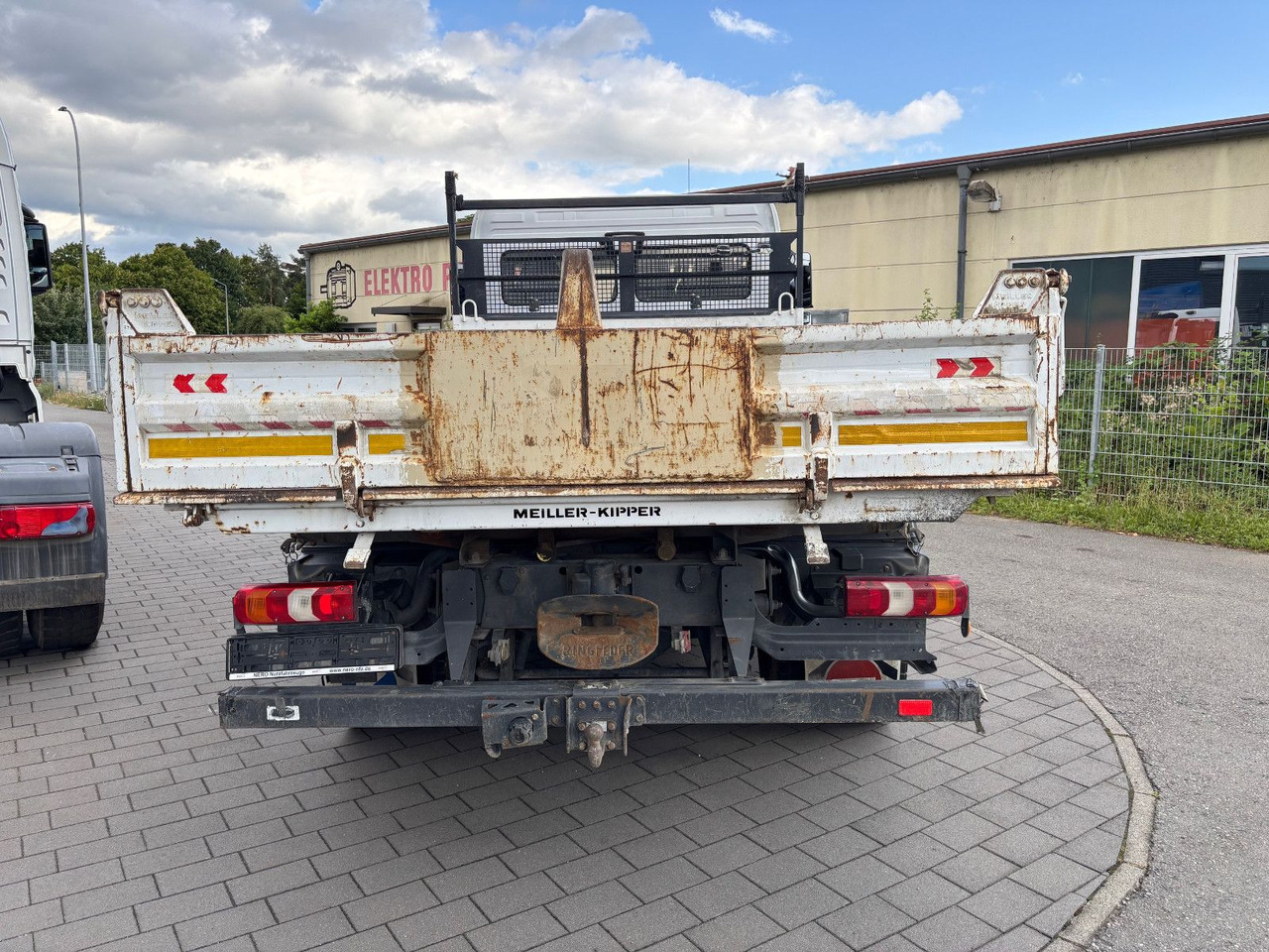 Mercedes-Benz 821 Meiller Kipper/Klima/Tempomat/Spur/Blatt - Camion benne: photos 5 Mercedes-Benz 821 Meiller Kipper/Klima/Tempomat/Spur/Blatt - Camion benne: photos 5
