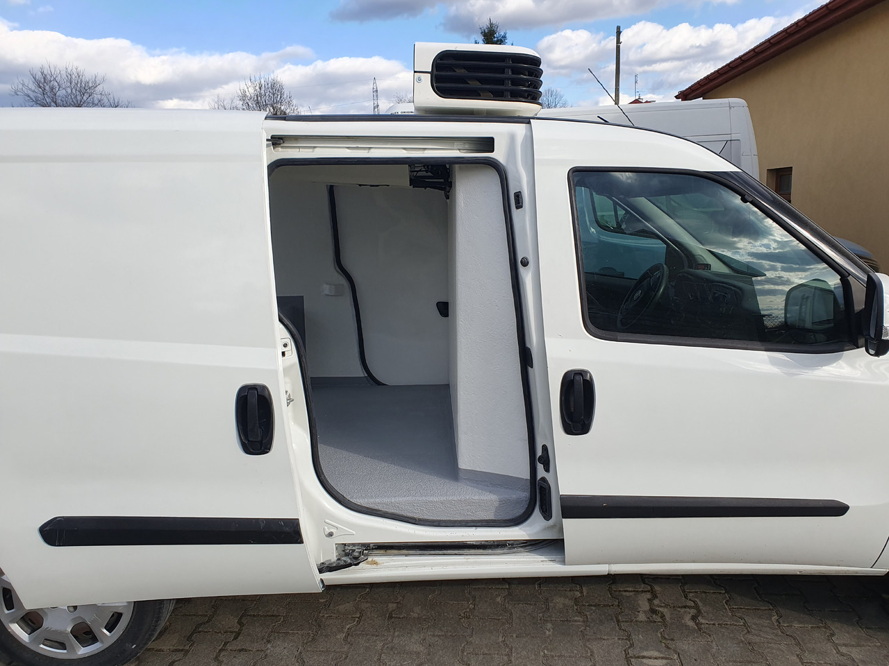 FIAT DOBLO CHLODNIA MROZNIA CARRIER KLIMA EURO6 - Véhicule utilitaire frigorifique: photos 3 FIAT DOBLO CHLODNIA MROZNIA CARRIER KLIMA EURO6 - Véhicule utilitaire frigorifique: photos 3