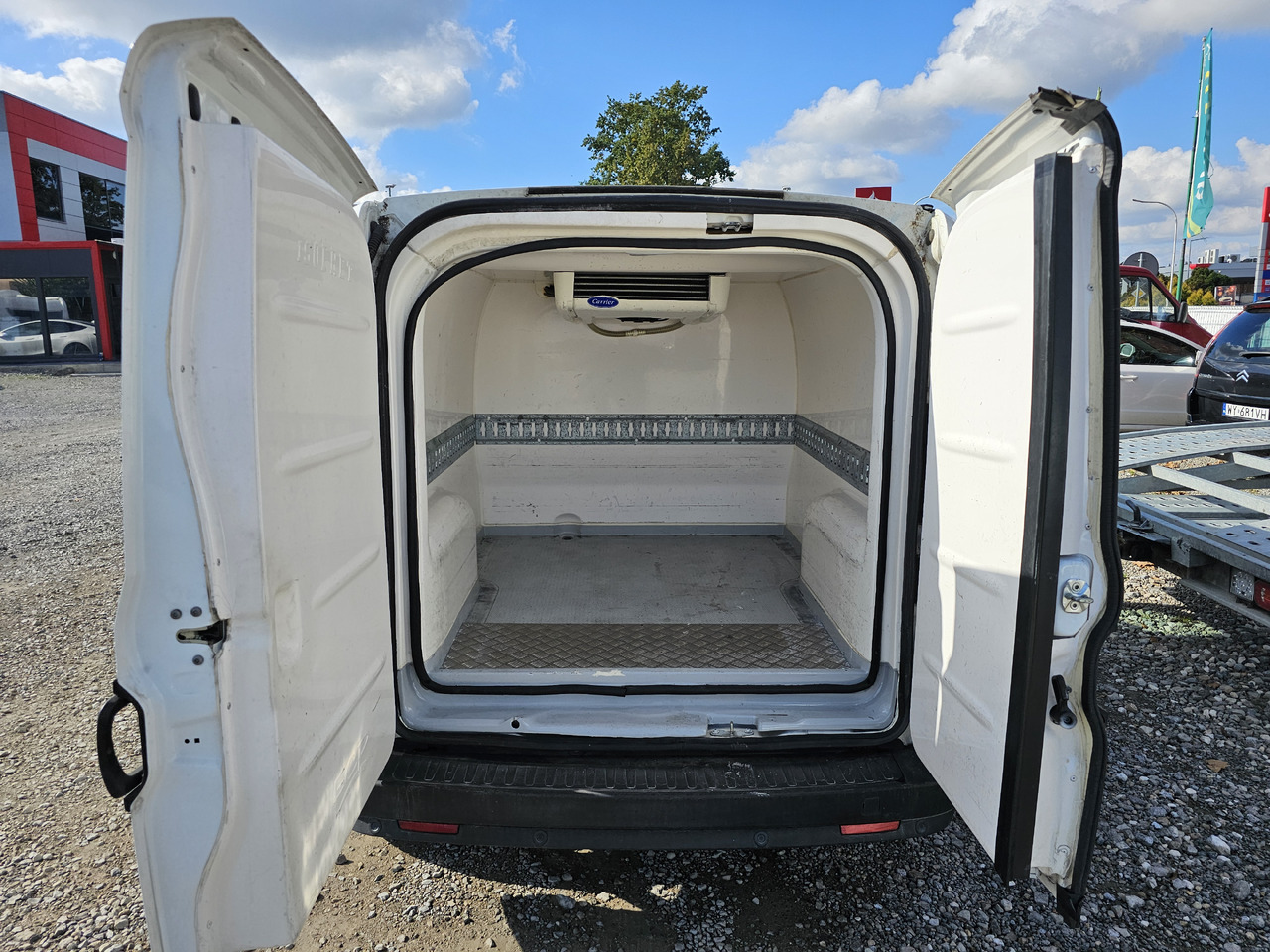 Fiat Doblo chlodnia mroznia carrier +230v - 18 C euro5 - Véhicule utilitaire frigorifique: photos 2 Fiat Doblo chlodnia mroznia carrier +230v - 18 C euro5 - Véhicule utilitaire frigorifique: photos 2