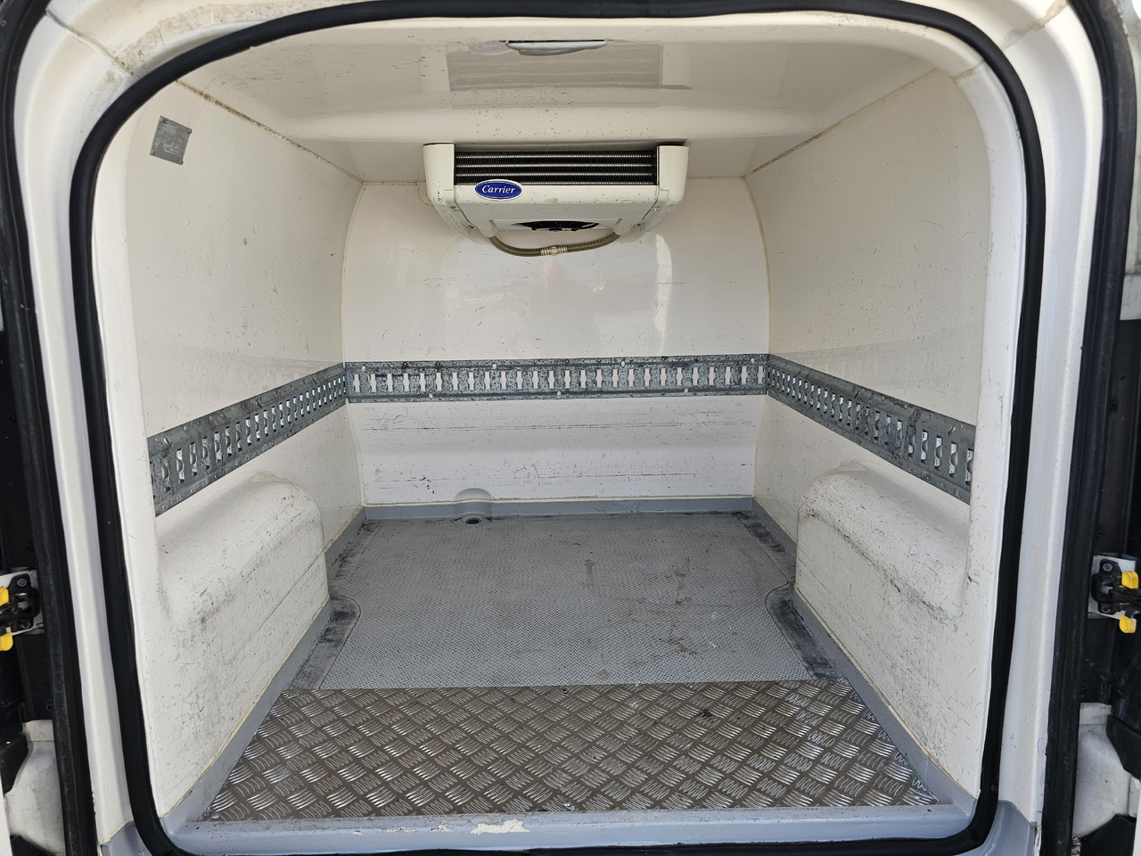 Fiat Doblo chlodnia mroznia carrier +230v - 18 C euro5 - Véhicule utilitaire frigorifique: photos 4 Fiat Doblo chlodnia mroznia carrier +230v - 18 C euro5 - Véhicule utilitaire frigorifique: photos 4