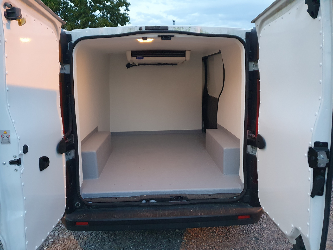 Opel VIVARO CHLODNIA CARRIER+230V KLIMA NAVI EURO6 - Véhicule utilitaire frigorifique: photos 2 Opel VIVARO CHLODNIA CARRIER+230V KLIMA NAVI EURO6 - Véhicule utilitaire frigorifique: photos 2