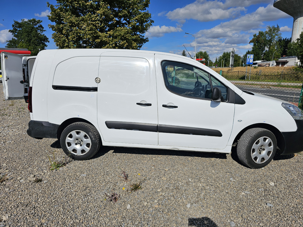 PEUGEOT PARTNER MAXI LONG FURGON KLIMA NAVI KAMERA EURO6 - Fourgonnette: photos 2 PEUGEOT PARTNER MAXI LONG FURGON KLIMA NAVI KAMERA EURO6 - Fourgonnette: photos 2