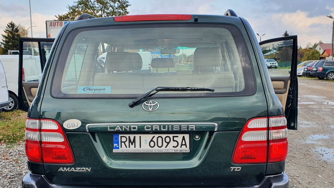 Toyota LAND CRUISER 100 4,2 TD KLIMA 7 OSOB - Voiture: photos 5 Toyota LAND CRUISER 100 4,2 TD KLIMA 7 OSOB - Voiture: photos 5