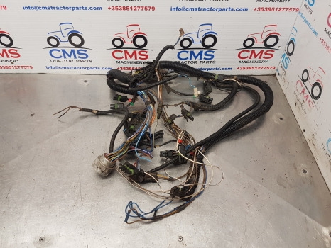 Case 5120, 5130, 5140 Transmission Wiring Loom 1546495c1, 1987581c1 - Câble/ Fil: photos 2 Case 5120, 5130, 5140 Transmission Wiring Loom 1546495c1, 1987581c1 - Câble/ Fil: photos 2