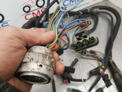 Case 5120, 5130, 5140 Transmission Wiring Loom 1546495c1, 1987581c1 - Câble/ Fil: photos 5 Case 5120, 5130, 5140 Transmission Wiring Loom 1546495c1, 1987581c1 - Câble/ Fil: photos 5
