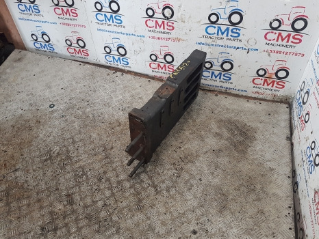 Case 5120, 5130, 5150, 5220 Rail Support Rh 1531066c1, T104005 - Suspension de cabine: photos 2 Case 5120, 5130, 5150, 5220 Rail Support Rh 1531066c1, T104005 - Suspension de cabine: photos 2