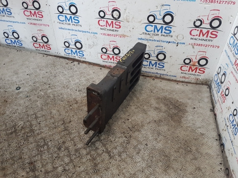 Case 5120, 5130, 5150, 5220 Rail Support Rh 1531066c1, T104005 - Suspension de cabine: photos 5 Case 5120, 5130, 5150, 5220 Rail Support Rh 1531066c1, T104005 - Suspension de cabine: photos 5