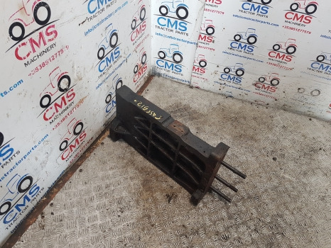 Case 5120, 5130, 5150, 5220 Rail Support Rh 1531066c1, T104005 - Suspension de cabine: photos 3 Case 5120, 5130, 5150, 5220 Rail Support Rh 1531066c1, T104005 - Suspension de cabine: photos 3