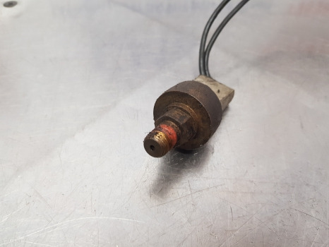 Case 5140, 5120, 5130, 5140, 5150 Pressure Switch 144467a2 - Système électrique: photos 3 Case 5140, 5120, 5130, 5140, 5150 Pressure Switch 144467a2 - Système électrique: photos 3