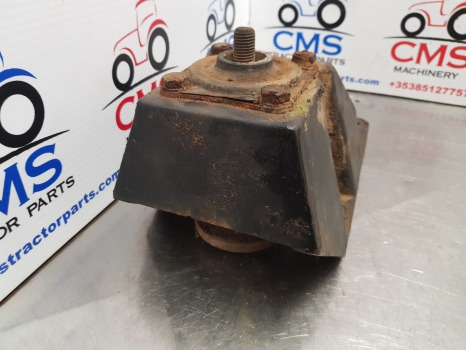 Case 5140, 5120, 5130, 5150, 5220, 5250, Cab Support Mounts 1531800c1 - Suspension de cabine: photos 4 Case 5140, 5120, 5130, 5150, 5220, 5250, Cab Support Mounts 1531800c1 - Suspension de cabine: photos 4