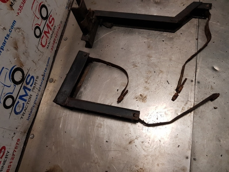Case 5140, 5120, 5130, Fuel Tank Bracket Kit 1534442c1, 1534445c1 - Réservoir de carburant: photos 3 Case 5140, 5120, 5130, Fuel Tank Bracket Kit 1534442c1, 1534445c1 - Réservoir de carburant: photos 3