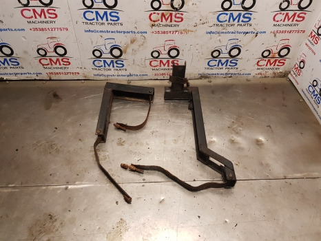 Case 5140, 5120, 5130, Fuel Tank Bracket Kit 1534442c1, 1534445c1 - Réservoir de carburant: photos 1 Case 5140, 5120, 5130, Fuel Tank Bracket Kit 1534442c1, 1534445c1 - Réservoir de carburant: photos 1
